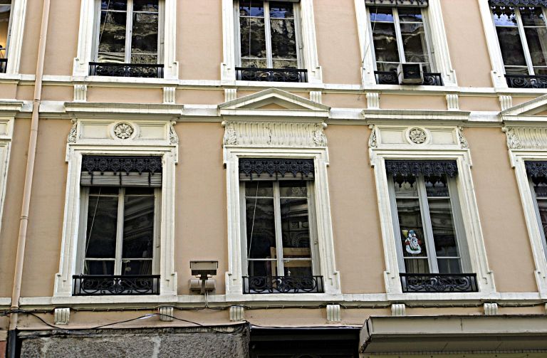 Façade principale, détail du 1er étage.