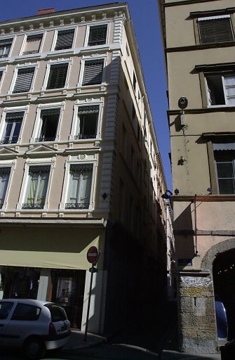 Angle entre les rues Fromagerie et Pléney.