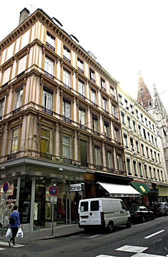 Façade principale sur la rue Paul-Chenavard, vue générale.