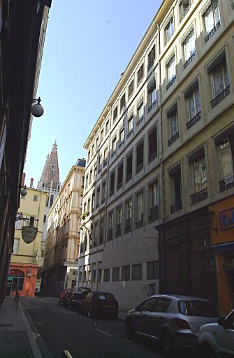 Façade sur la rue Pléney.