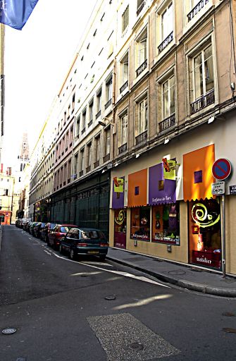 Façade sur la rue Pléney.