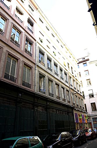 Façade sur la rue Pléney.