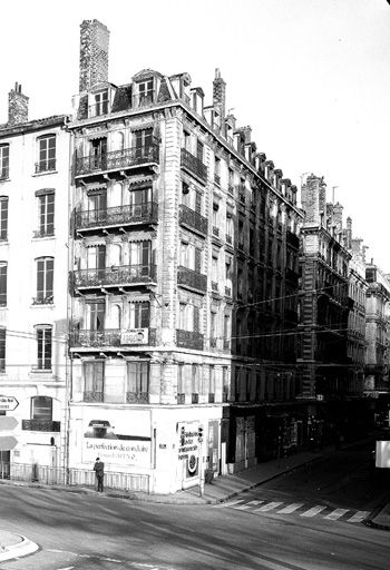 Vue générale des façades sur le quai Saint-Antoine et sur la rue Grenette.