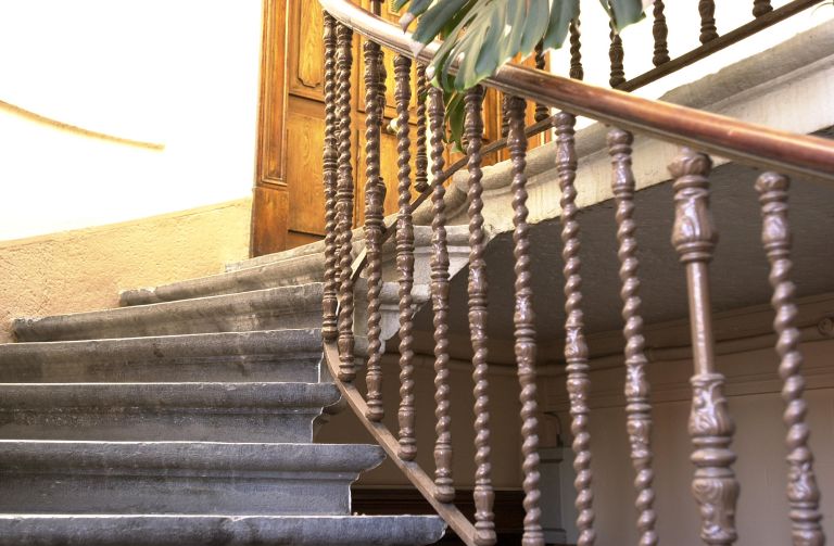 Escalier, détail de la rampe du dernier étage.