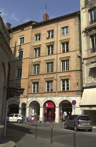 Vue générale de la façade sur la rue de la Fromagerie.