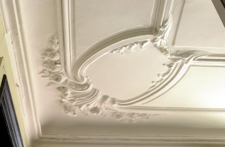 Plafond de la cage de l'escalier principal, détail de l'angle sud-est.