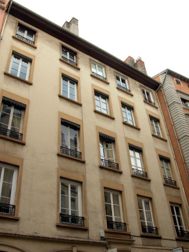 Façade sur rue, vue générale sans le rez-de-chaussée.