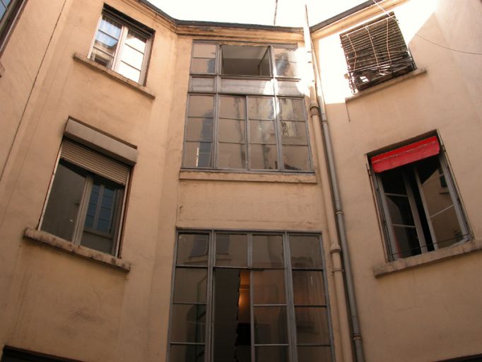 Bâtiment 2, élévation sur la cour I, partie supérieure.