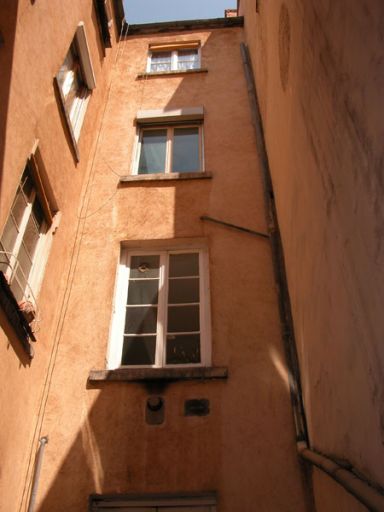 Bâtiment 2, élévation est sur la cour II.