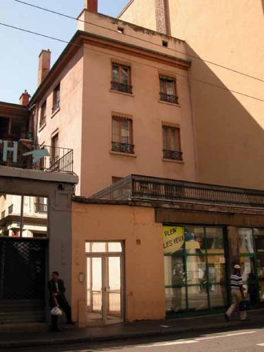 Bâtiment 4 vu depuis la rue Constantine.