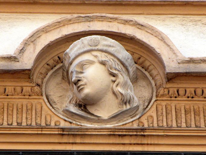 Ensemble de 6 médaillons en haut-relief : portraits de rois et reines de France