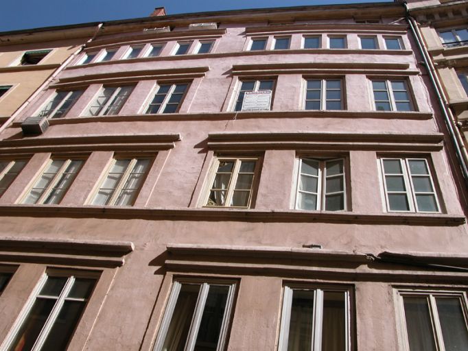 Façade vue par-dessous.