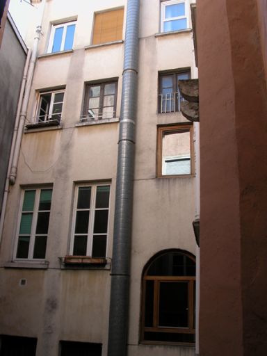 Cour, élévation de l'aile en retour, vue depuis la cour du 5, rue de Brest.