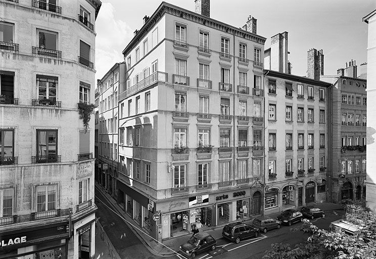 Vue générale des façades 12 et 10, rue de la Platière.
