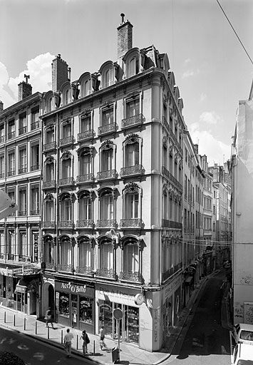Vue générale des façades sur rue.
