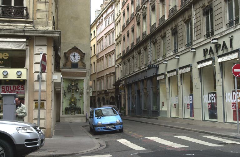 Horloge publique à automates dite carillon aux guignols