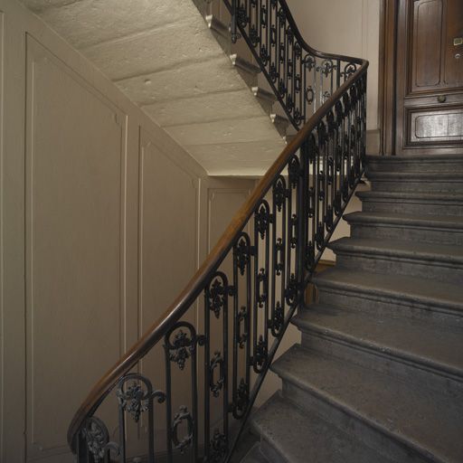 Escalier secondaire sur la rue Saint-Nizier, détail de la rampe.