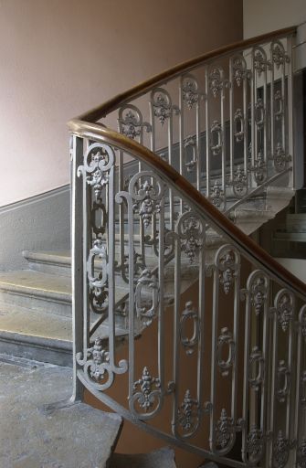 Escalier, détail de la rampe.