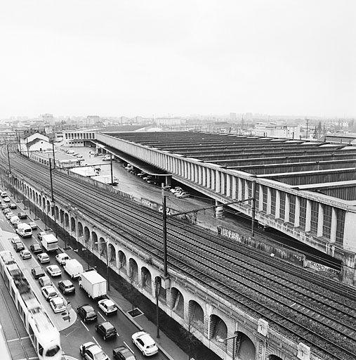 Vue d'ensemble nord-est en fond le second entrepôt