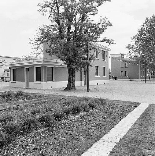 Pavillons administratifs de l'ancienne usine chimique
