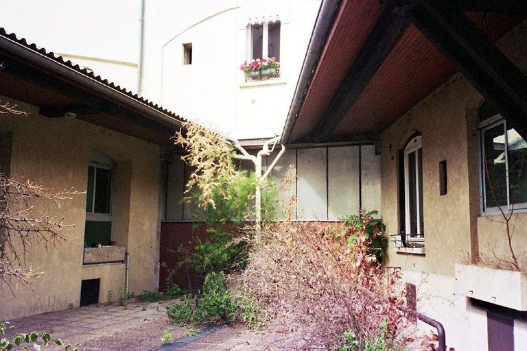 Vue sud-est de la cour intérieure