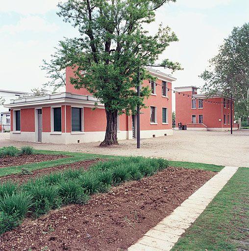 Vue sud des apvillons administratifs