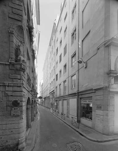 Partie sud de la rue Lanterne, vue générale du côté est prise depuis la rue Longue.