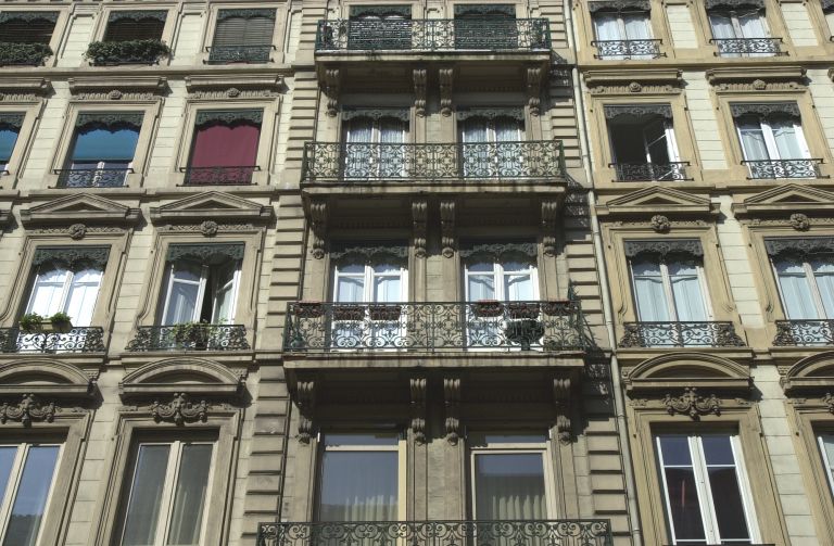 Façade, détail des travées de droite.