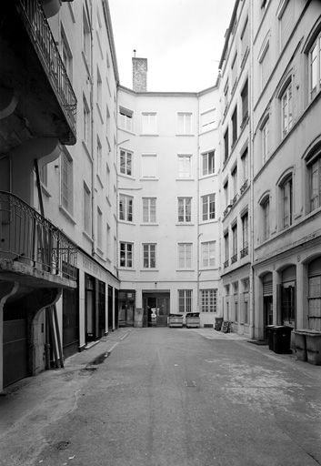 Vue générale de la 2e cour vers le nord.