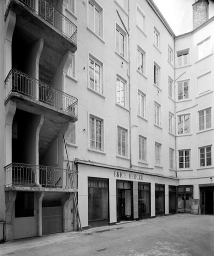 2e cour, élévation de l'aile ouest.