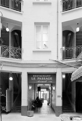 Bâtiment au fond de la 1ère cour, élévation des premiers niveaux.