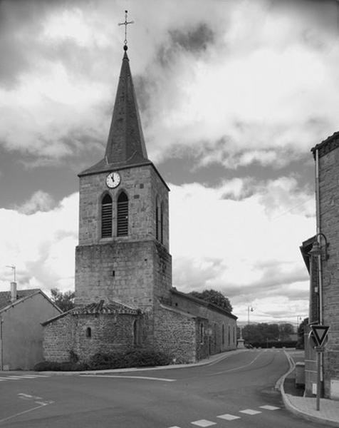 Vue d'ensemble de trois-quarts nord-est.