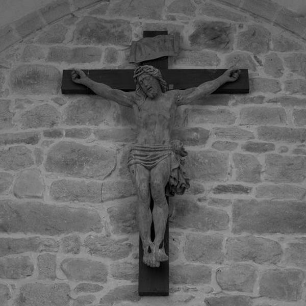 Statue : Christ en croix