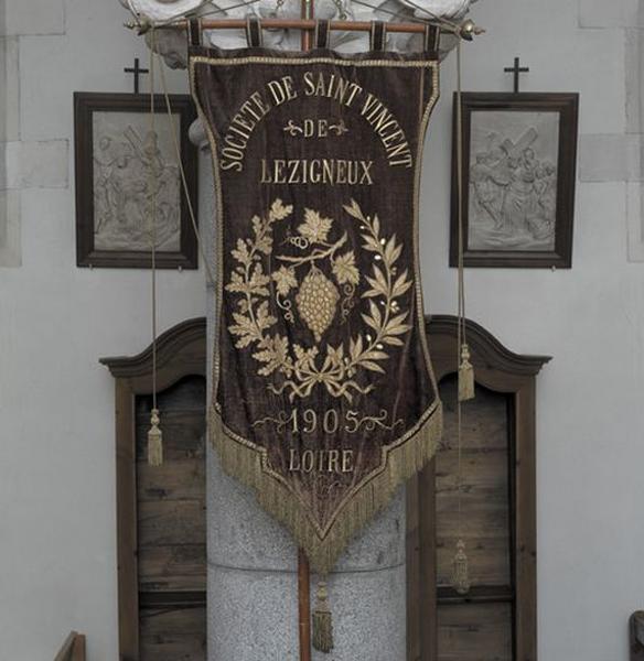 Vue de la bannière de procession de saint Vincent (exposée dans l'église).