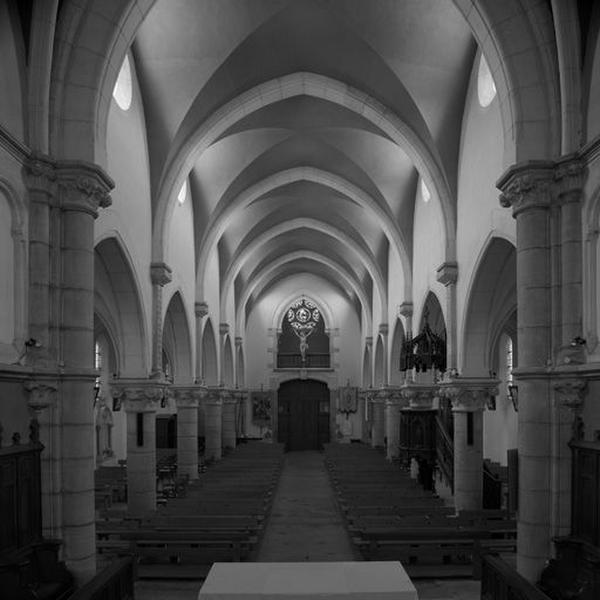 Vue d'ensemble intérieure vers l'entrée.