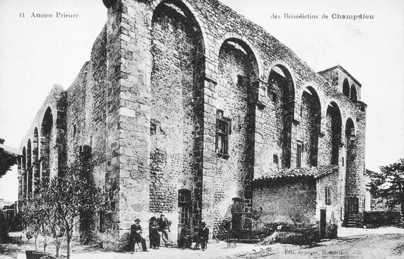 41 Ancien prieuré de Bénédictins de Champdieu. IMPRIMERIE A. THIRIAT & Cie TOULOUSE [cachet rond]. [Vue du nord-ouest].