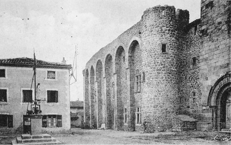 CHAMPDIEU (Loire). L'Eglise et le Prieuré. COMBIER IMP - MACON.