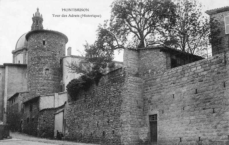 Montbrison. [Tour de la Barrière], à tord appelée Tour des Adrets (historique). Piat, Montbrison [1907]. Carte postale. Coll. Part. L. Tissier. Vue de la tour depuis la rue Claude Henrys.