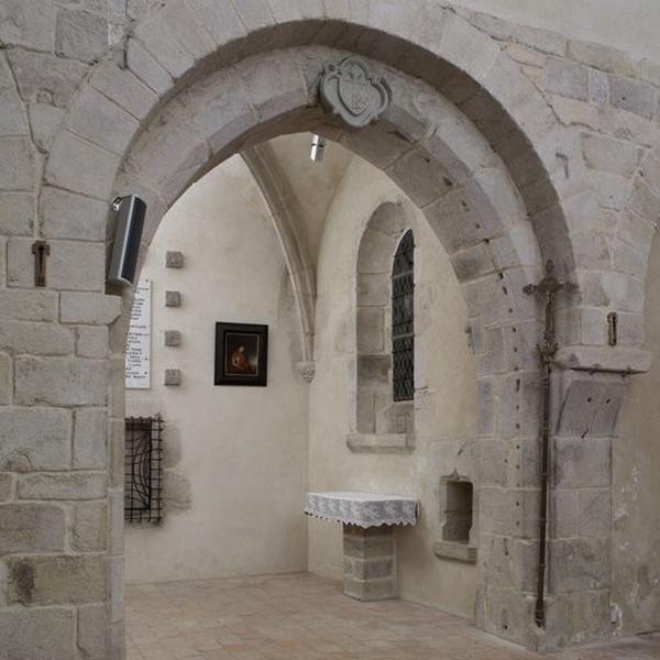 Vue d'ensemble de l'ouverture sur la nef de la chapelle latérale nord.