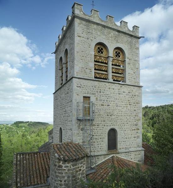 Vue d'ensemble du clocher depuis le nord ouest.