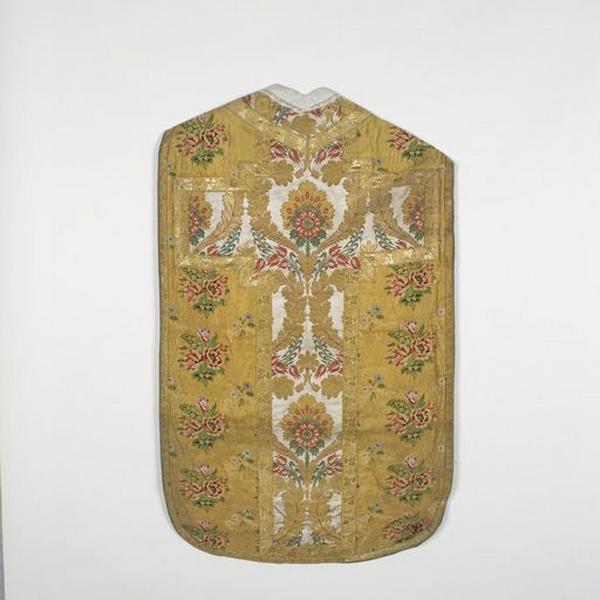 Ornement or (n° 2) : chasuble, étole, manipule, voile de calice