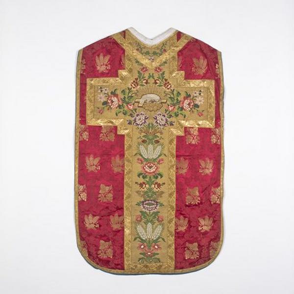 Ornement rouge (n° 2) : chasuble, étole, manipule, voile de calice