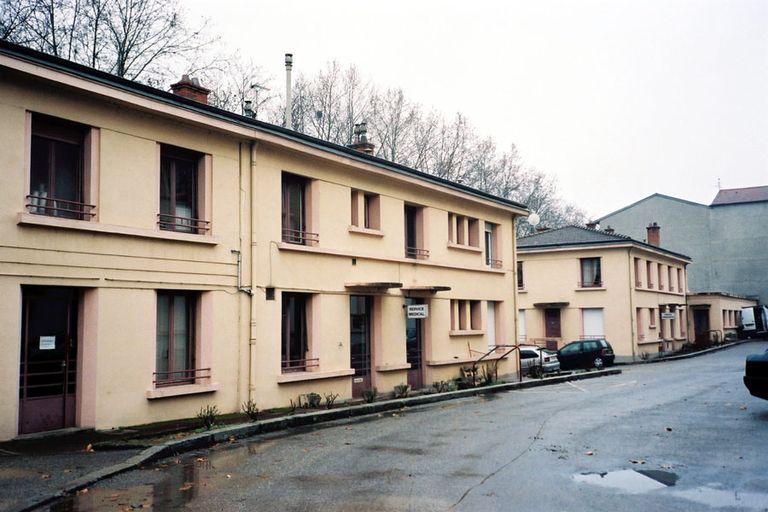 Vue d'ensemble nord-ouest des pavillons d'entrée