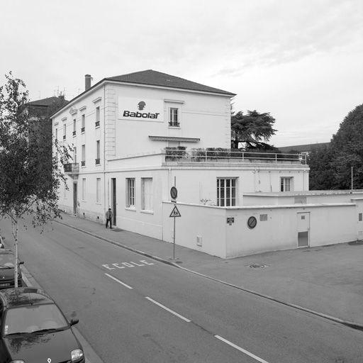 Vue générale nord-est et enseigne 'Babolat'