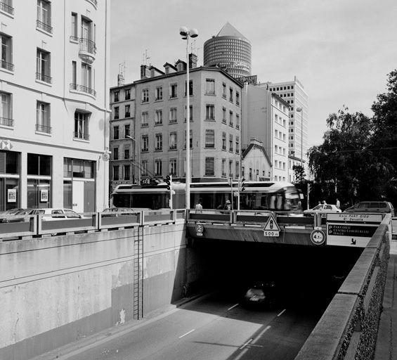 Vue du site dans l'espace urbain