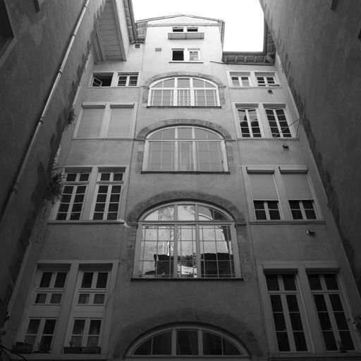 Premier bâtiment, élévation sur cour, vue générale des étages.