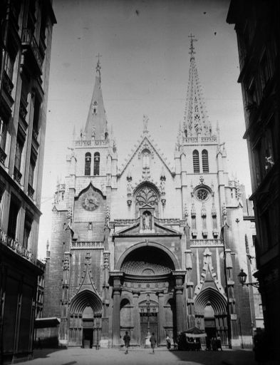 L'église et la place Saint-Nizier, par Jules Sylvestre, ca 1910.