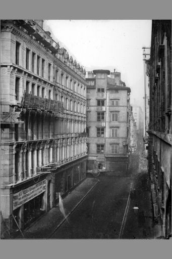 La rue Paul-Chenavard vue depuis la rue Major-Martin vers la place des Terreaux, photogr. attribuée à Louis Froissart, 1856.