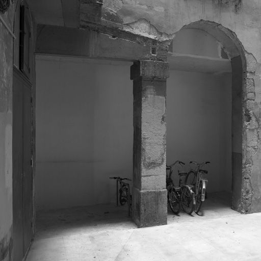 Cour, élévation ouest, rez-de-chaussée.