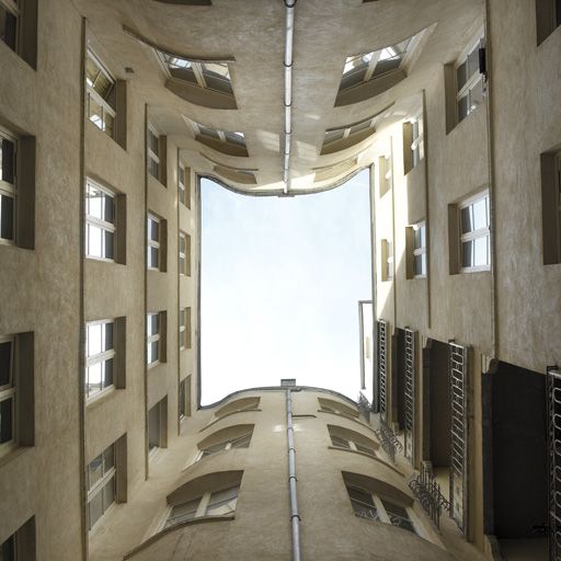 Première cour, vue générale par-dessous.